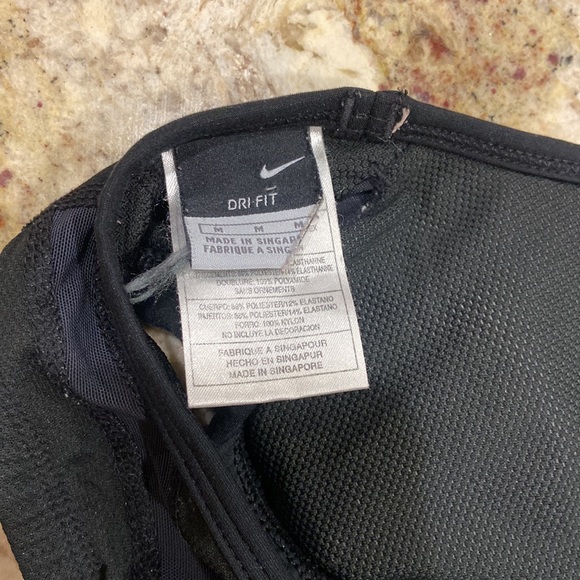 Nike DriFit sports bra with padding, size medium - Picture 2 of 4